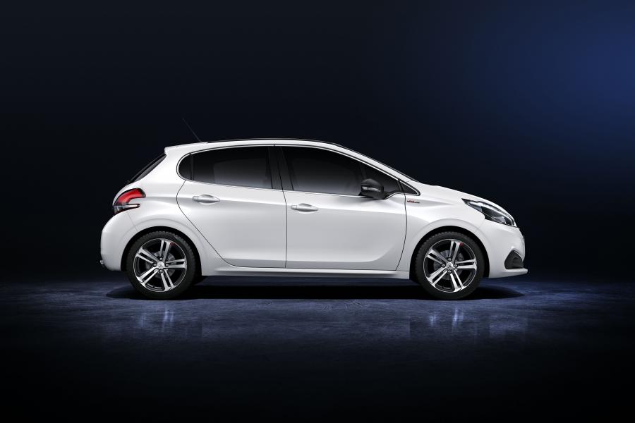  Peugeot 208 GT Line 5-Door 2015 года  (фото 4 из 20)